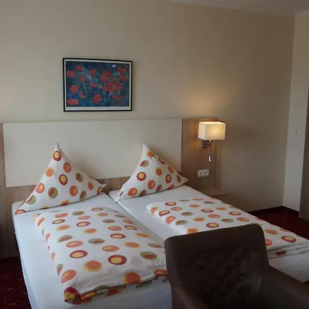 Hotell Neuses 3*