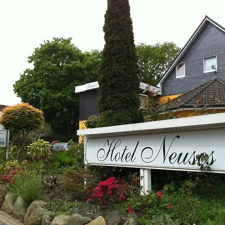 Neuses מלון