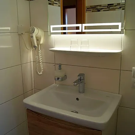 Hotell Neuses 3*